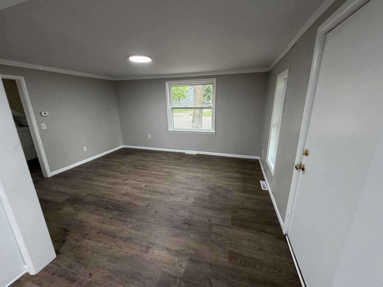 549 River St - Photo 6 of 19