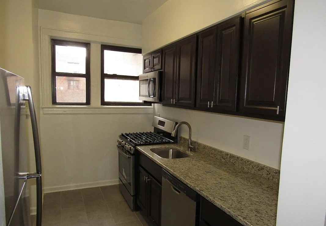 132-70 Sanford Avenue #2M - Photo 6 of 7
