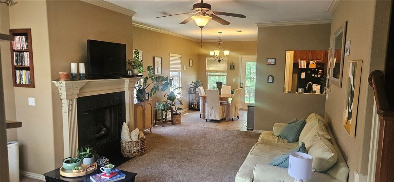 2637 N Sierra Ave - Photo 3 of 21