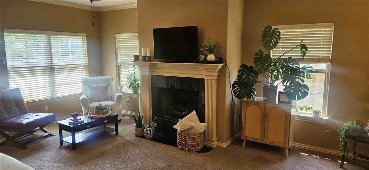 2637 N Sierra Ave - Photo 4 of 21