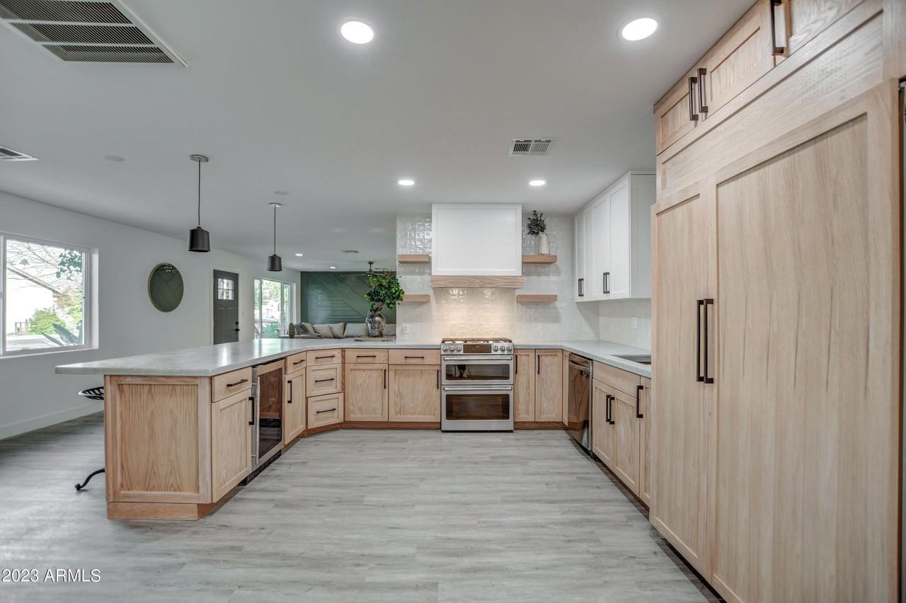 8349 E Columbus Ave - Photo 7 of 49