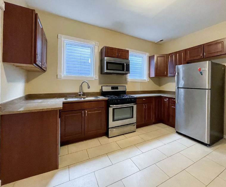 2736 N Wilton Ave #2 - Photo 6 of 10