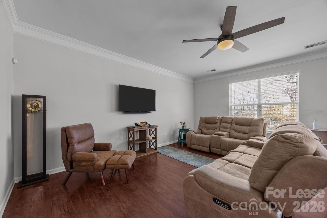 2707 Hunters Moon Ln - Photo 4 of 24