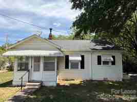 featured image of 1907 E Elm St