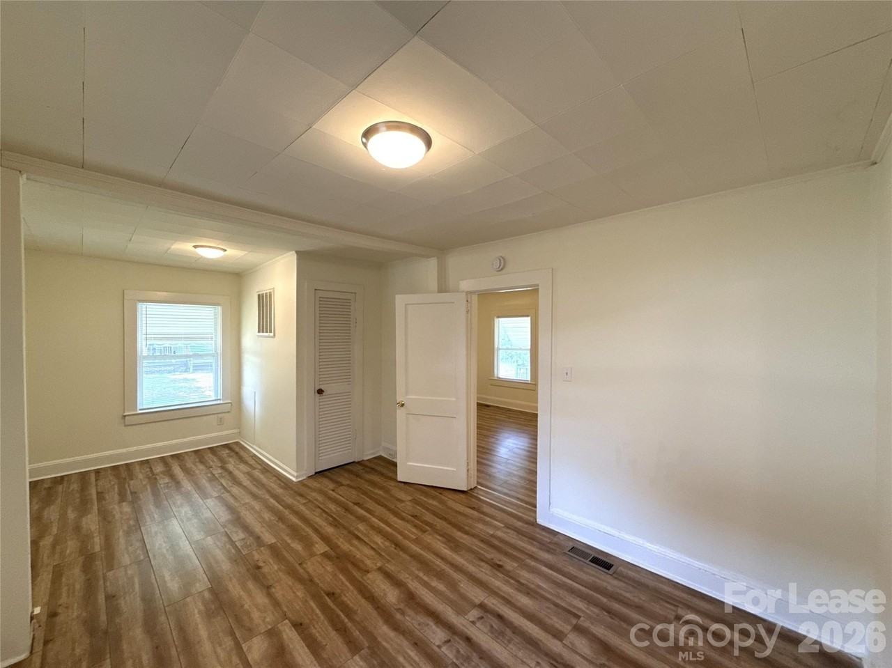 1907 E Elm St - Photo 3 of 14