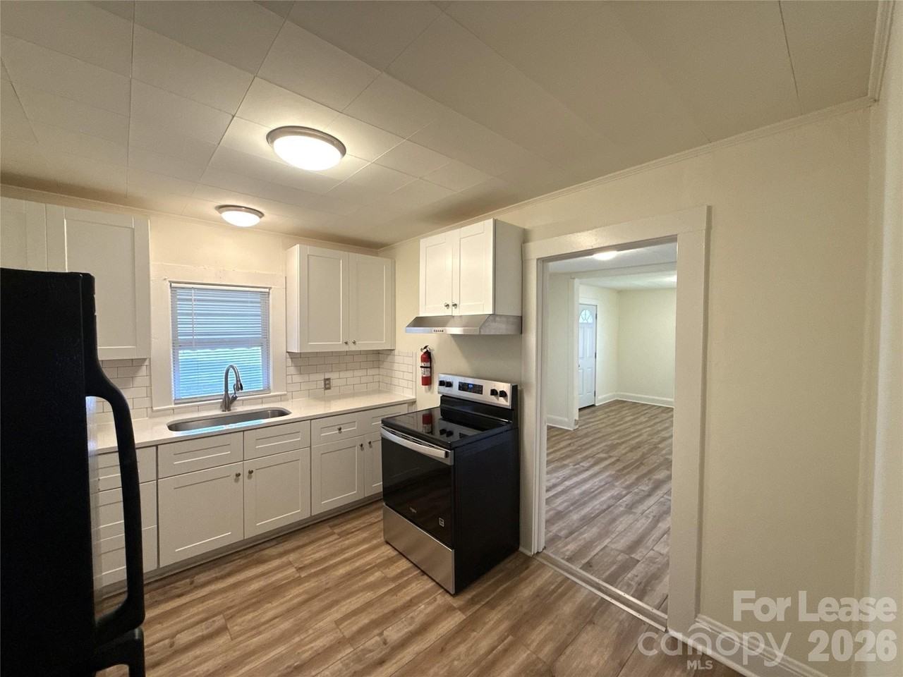 1907 E Elm St - Photo 5 of 14