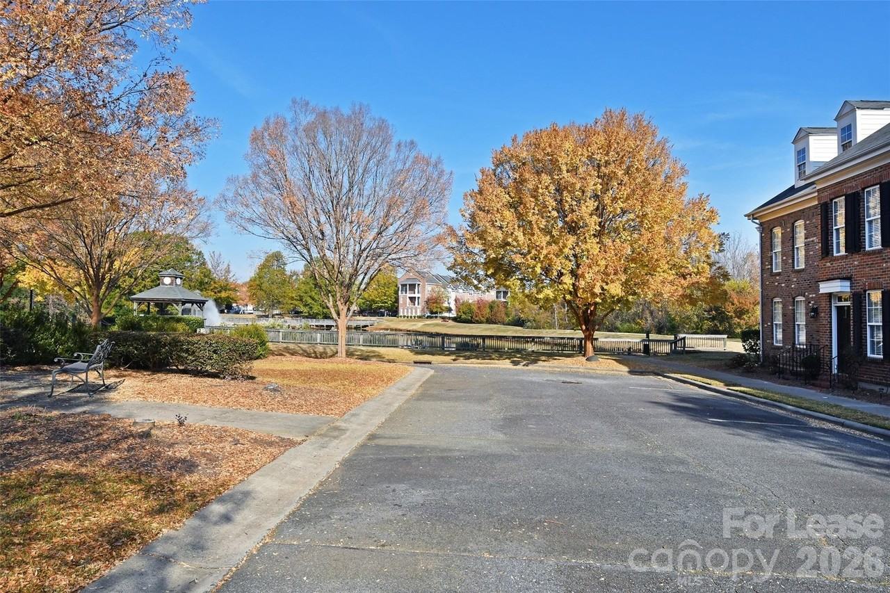 8643 Beaver Creek Dr - Photo 6 of 39