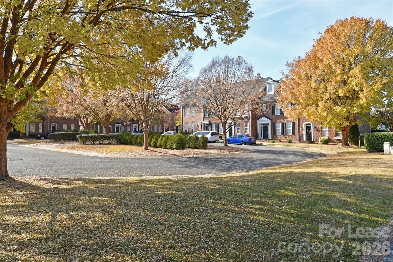 8643 Beaver Creek Dr - Photo 7 of 39