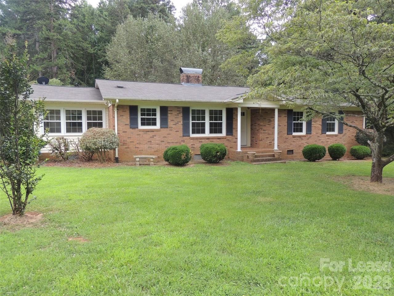 131 Holbrook St - Photo 3 of 30