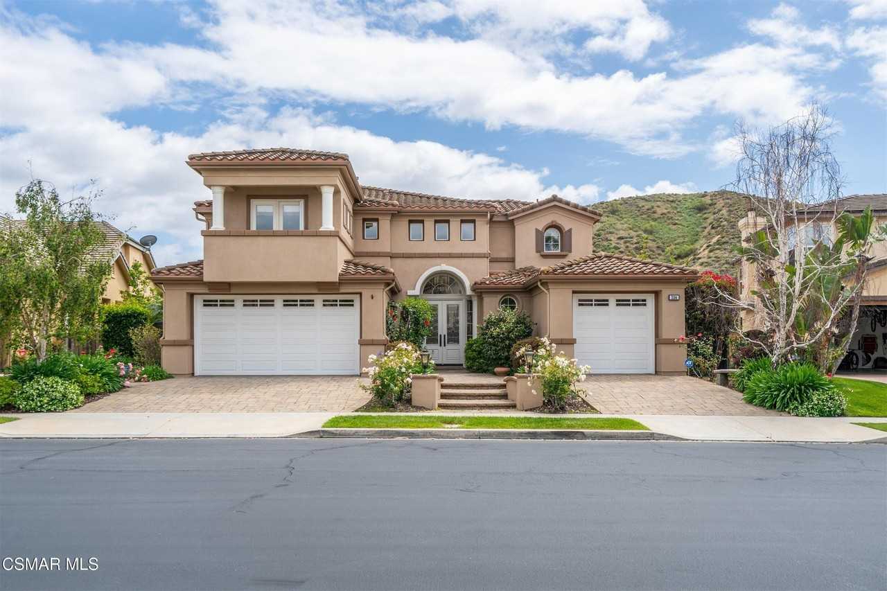3194 Sunset Hills Blvd - Photo 2 of 24