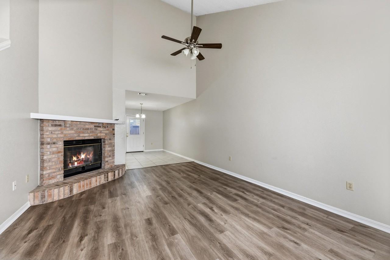 815 Valley Rd - Photo 3 of 40