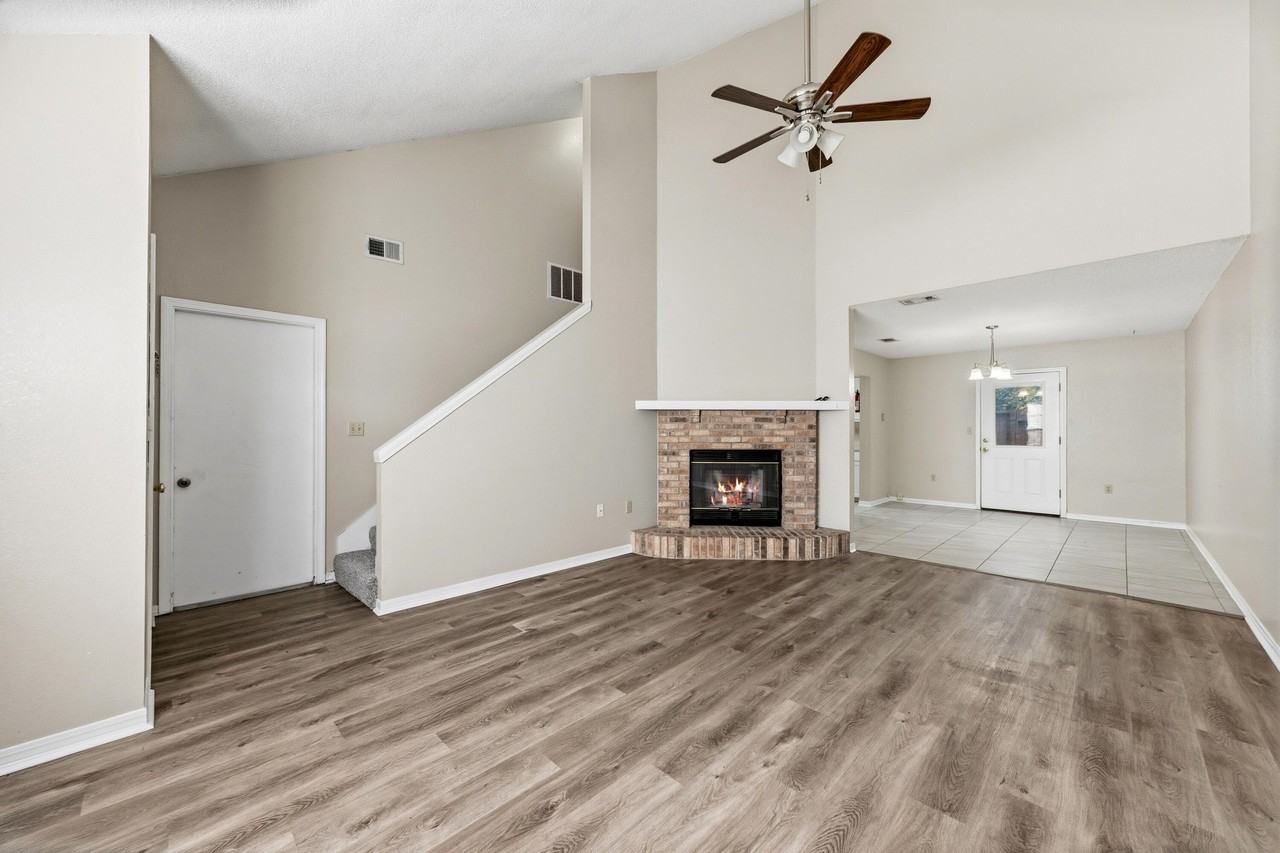 815 Valley Rd - Photo 4 of 40