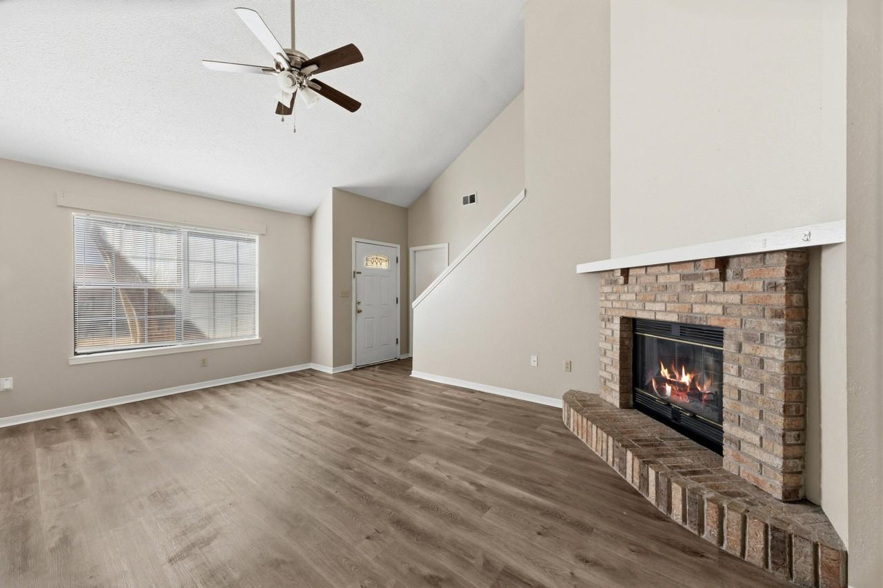 815 Valley Rd - Photo 5 of 40