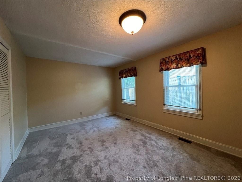 211 Ellington St - Photo 4 of 16