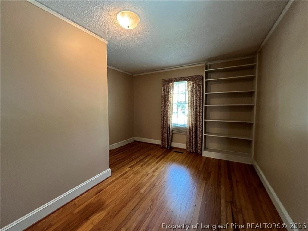 211 Ellington St - Photo 6 of 16
