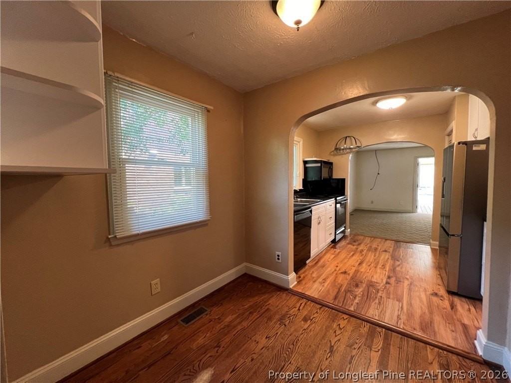 211 Ellington St - Photo 7 of 16