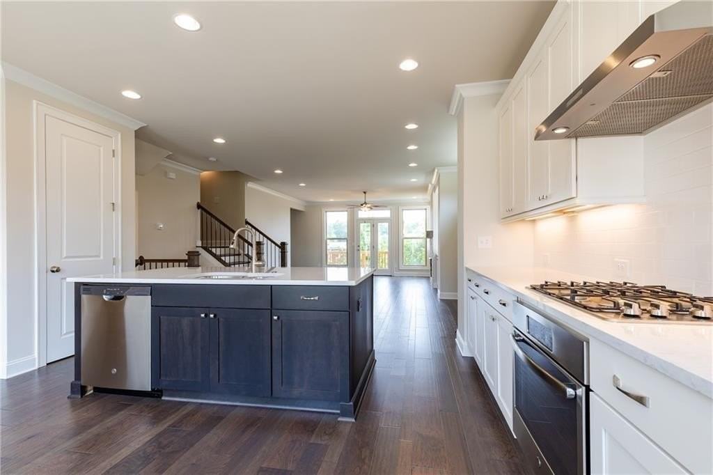 7826 Laurel Crest Dr - Photo 4 of 20