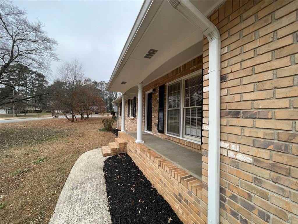 2902 Highbrook Ct - Photo 4 of 38