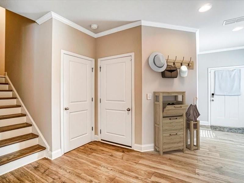 1858 Belmore St Se - Photo 4 of 17