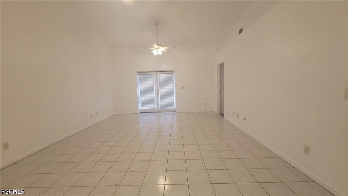 1010 Se 12th Ter - Photo 2 of 21