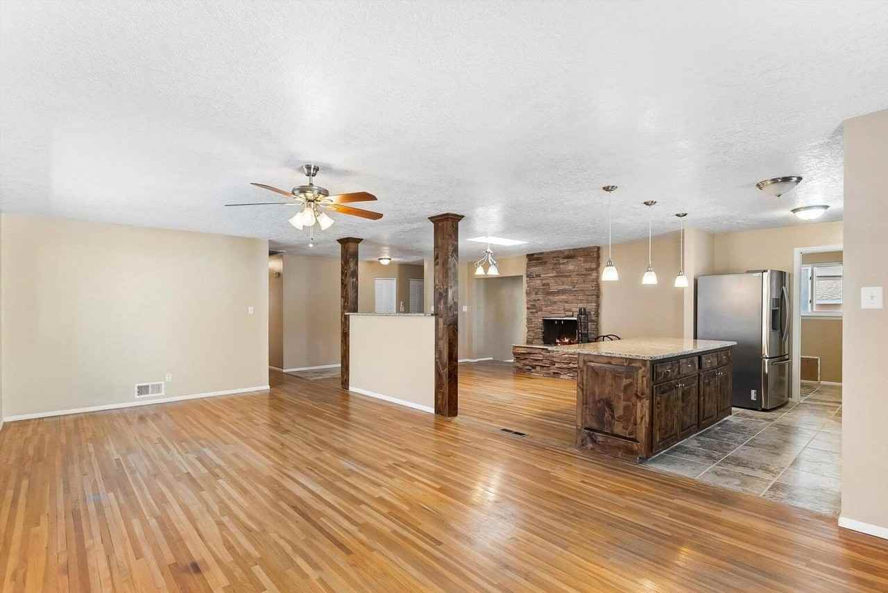 3721 Mary Ellen St Ne - Photo 5 of 25