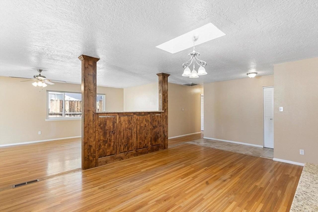 3721 Mary Ellen St Ne - Photo 6 of 25