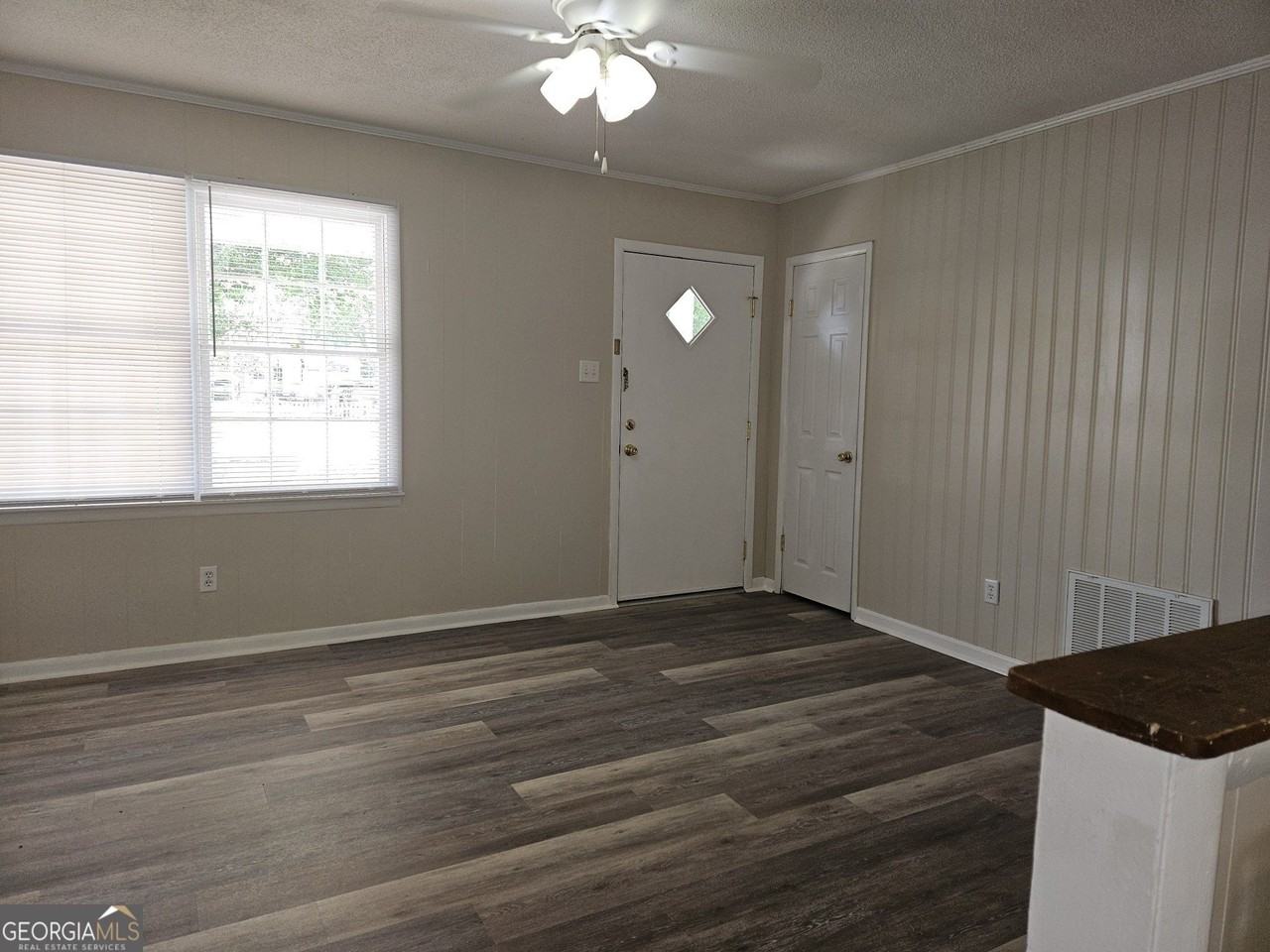 347 Church St - Photo 4 of 12
