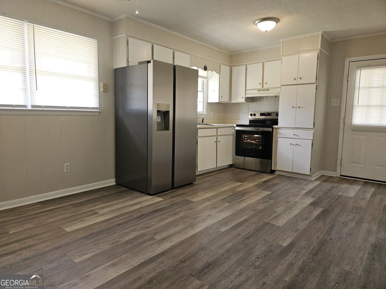 347 Church St - Photo 6 of 12