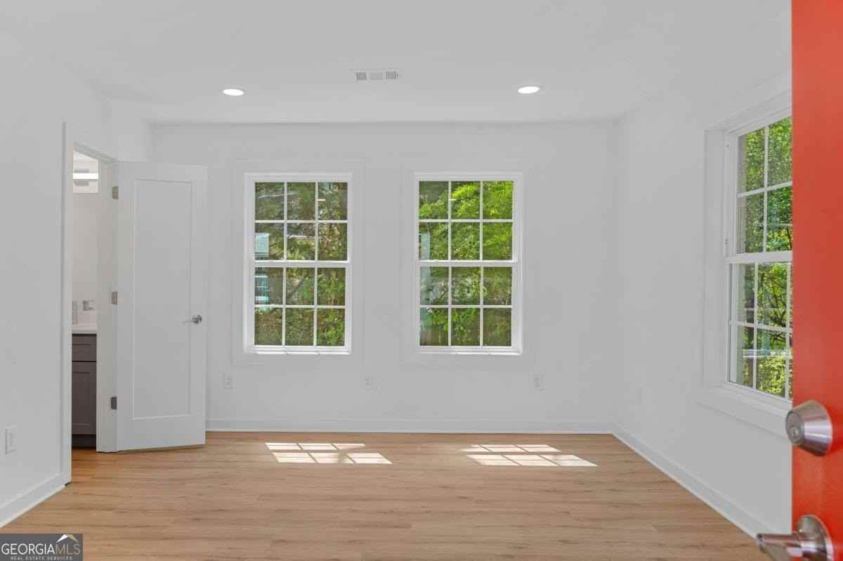 237 Howard St Ne #3 - Photo 2 of 18