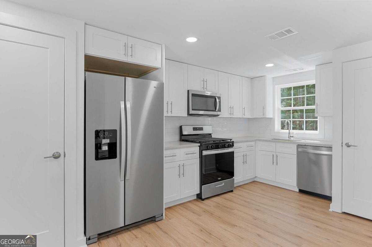 237 Howard St Ne #3 - Photo 6 of 18