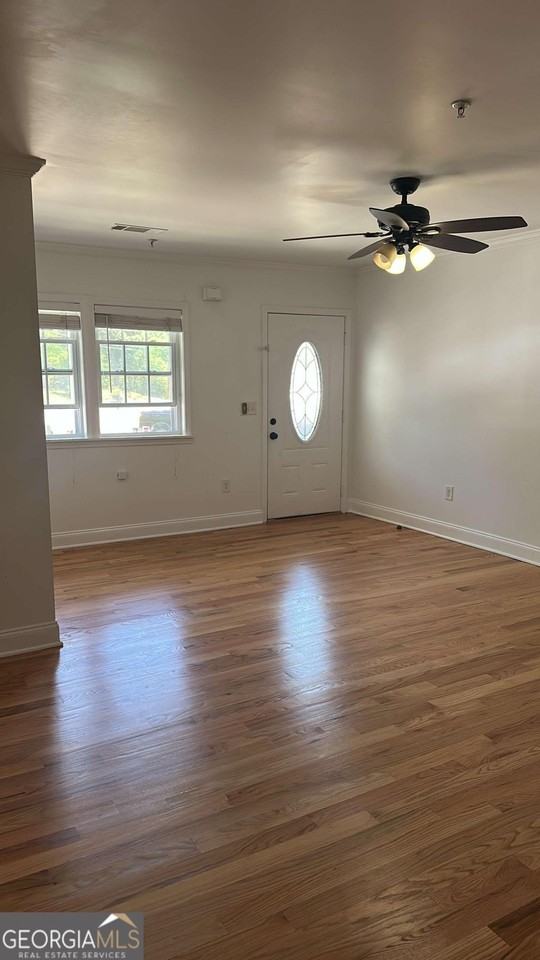 314 Stokes Ave Se - Photo 4 of 10