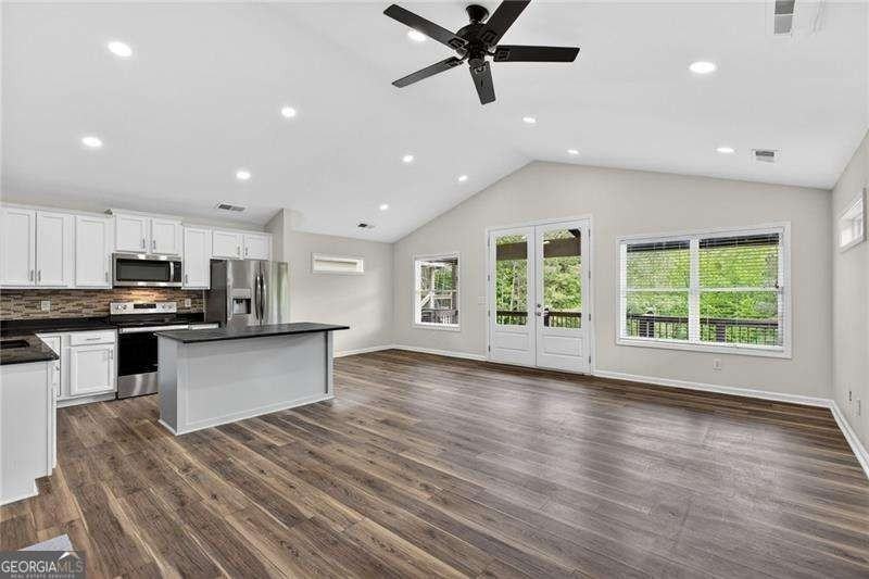 193 Lakeside Dr - Photo 4 of 28