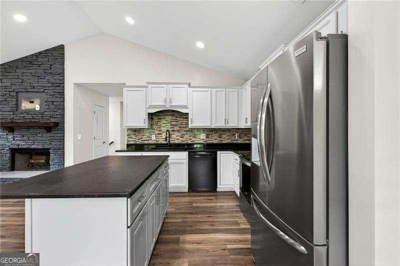193 Lakeside Dr - Photo 6 of 28