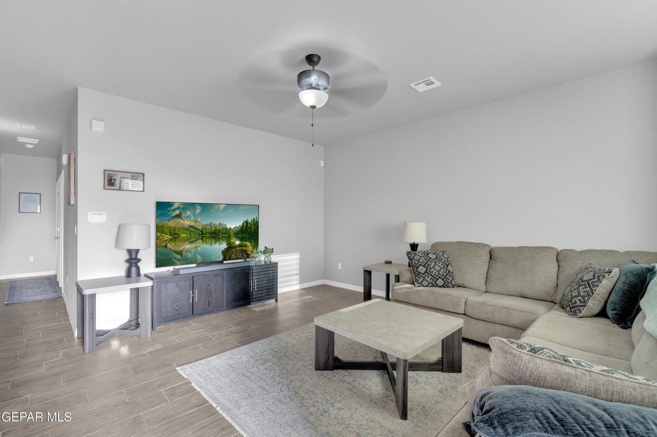 11352 Hidalgo Dr - Photo 3 of 43