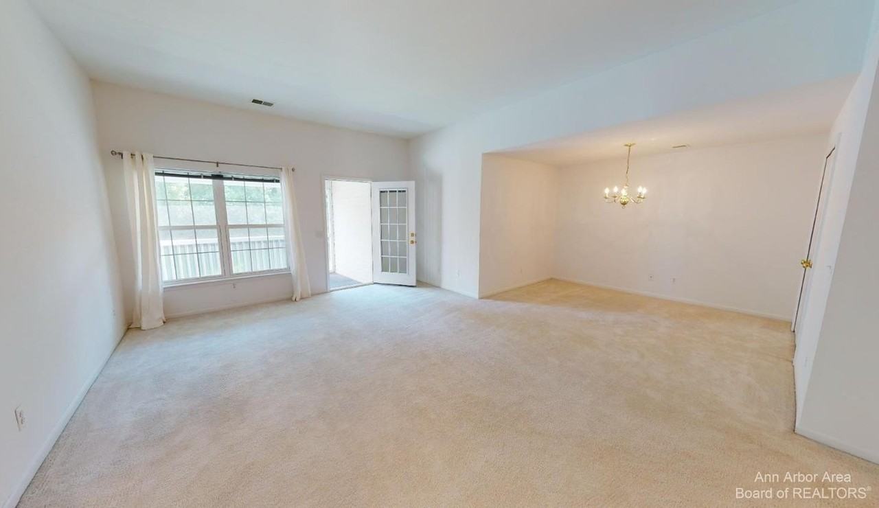 2802 S Knightsbridge Cir - Photo 5 of 20