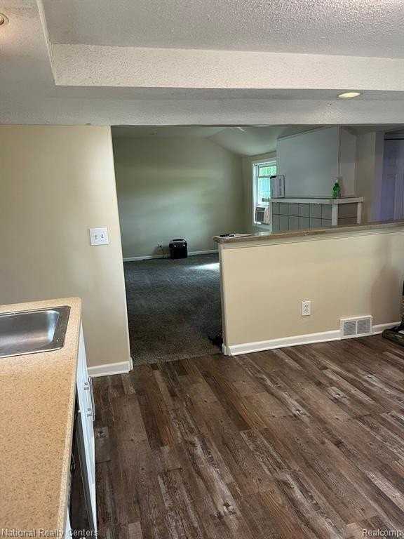 16750 Middlebelt Rd - Photo 4 of 15