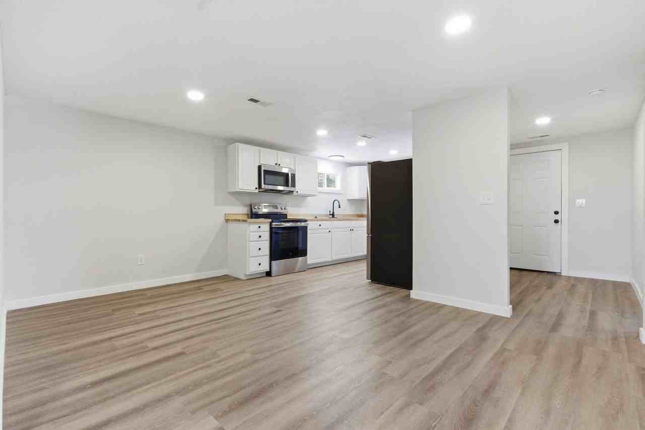 1339 E Division St - Photo 6 of 25