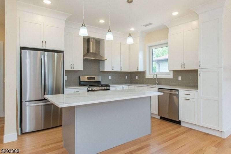 33 Van Dyke St - Photo 3 of 19