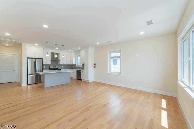 33 Van Dyke St - Photo 6 of 19