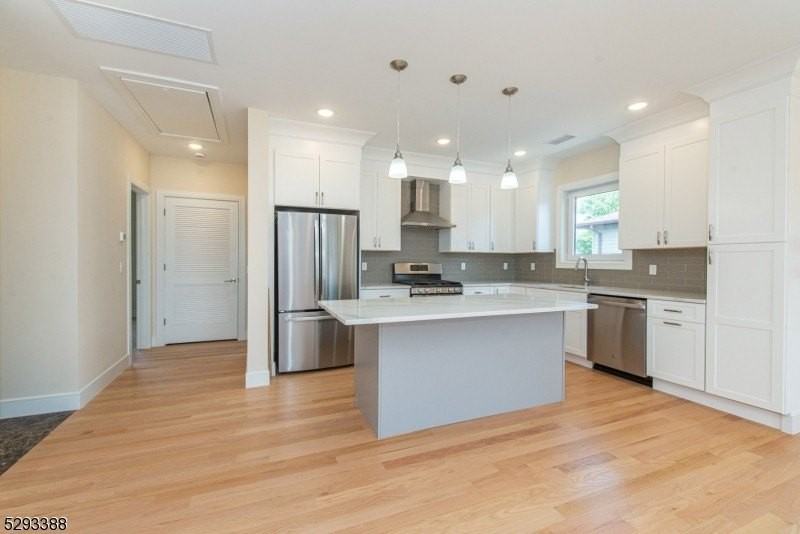 33 Van Dyke St - Photo 7 of 19