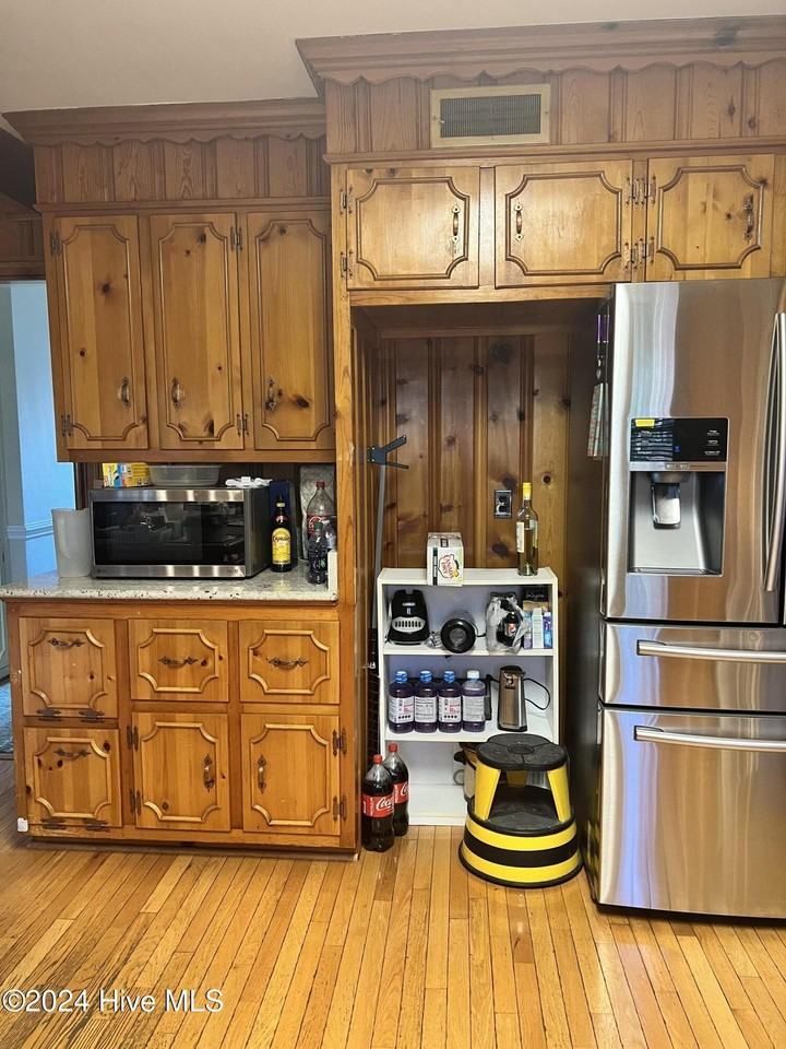 1811 Rosewood Dr - Photo 4 of 10