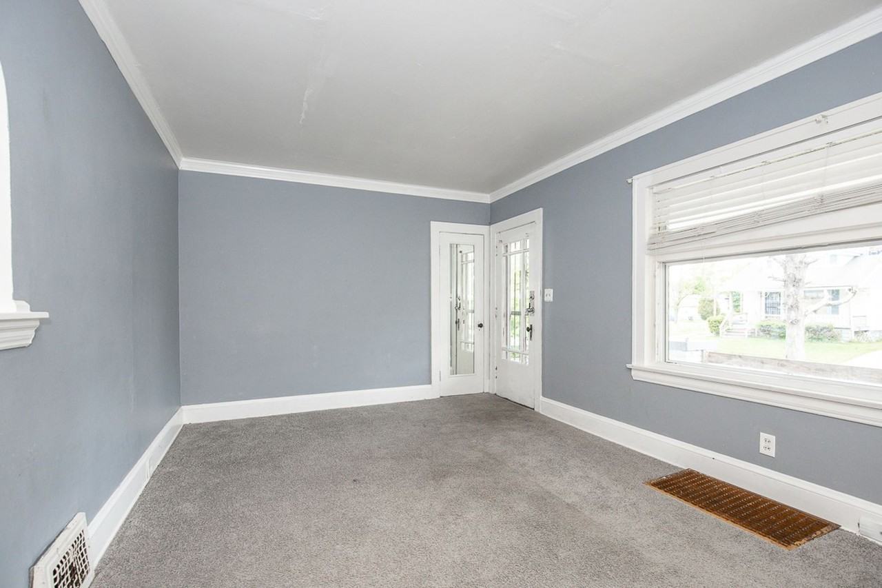 14410 Kingsford Ave - Photo 2 of 26