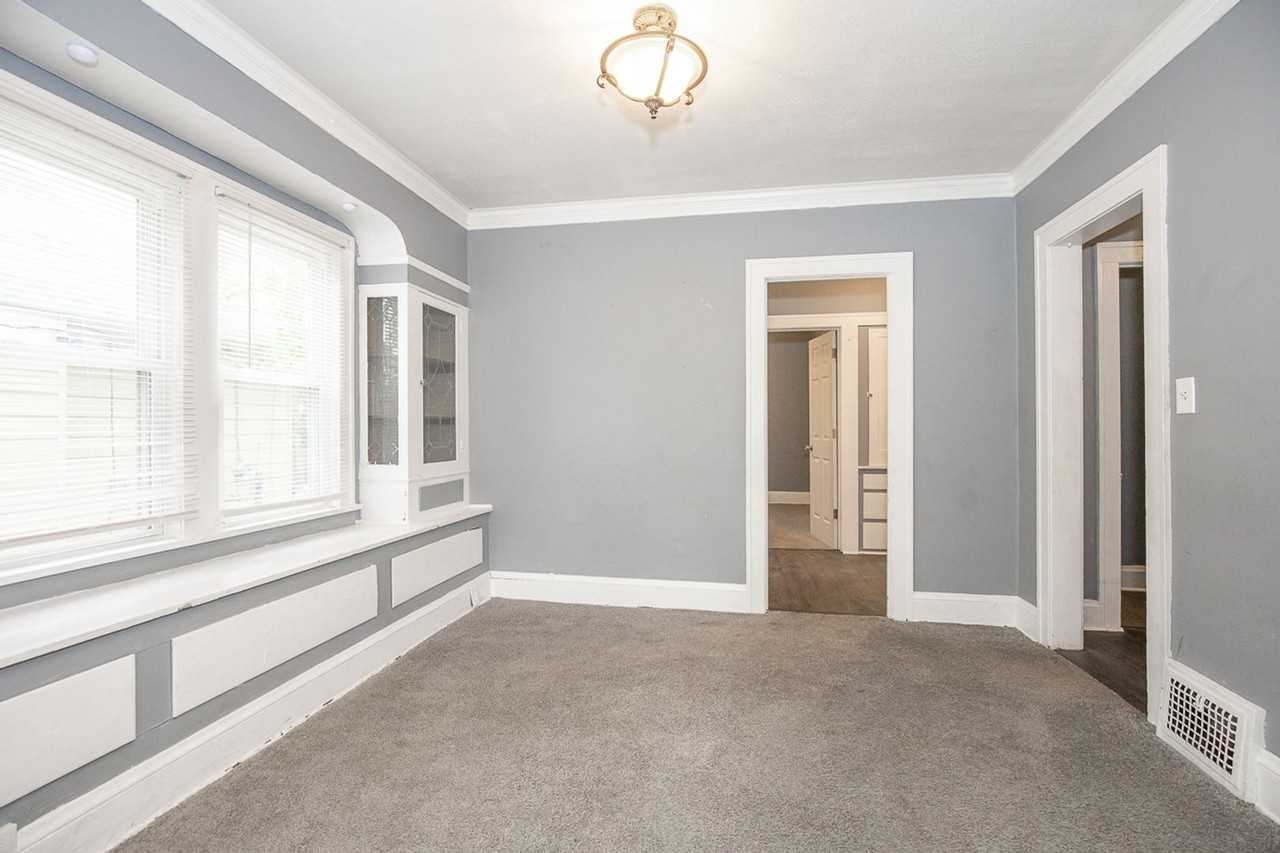 14410 Kingsford Ave - Photo 3 of 26
