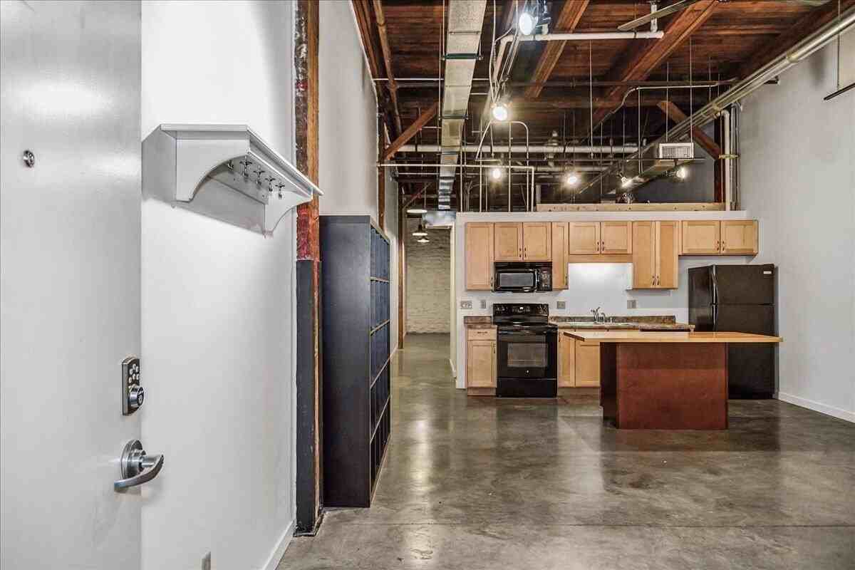 585 S Upper St #114 - Photo 3 of 34