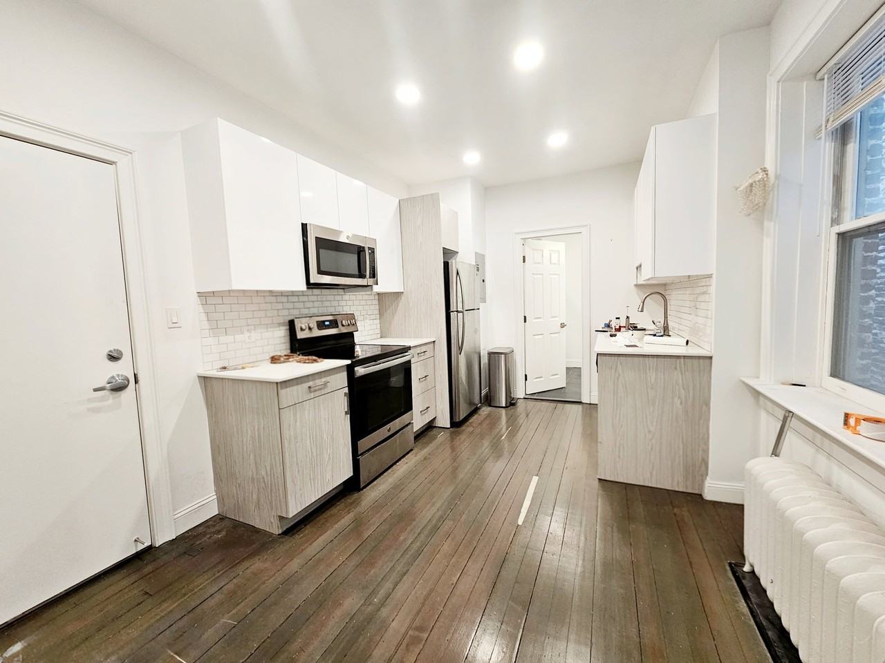31 Temple St #F
