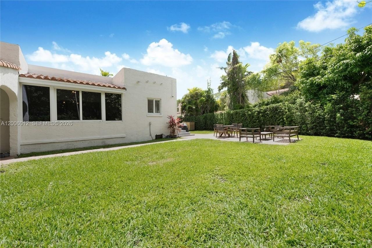 720 Minorca Ave - Photo 3 of 16