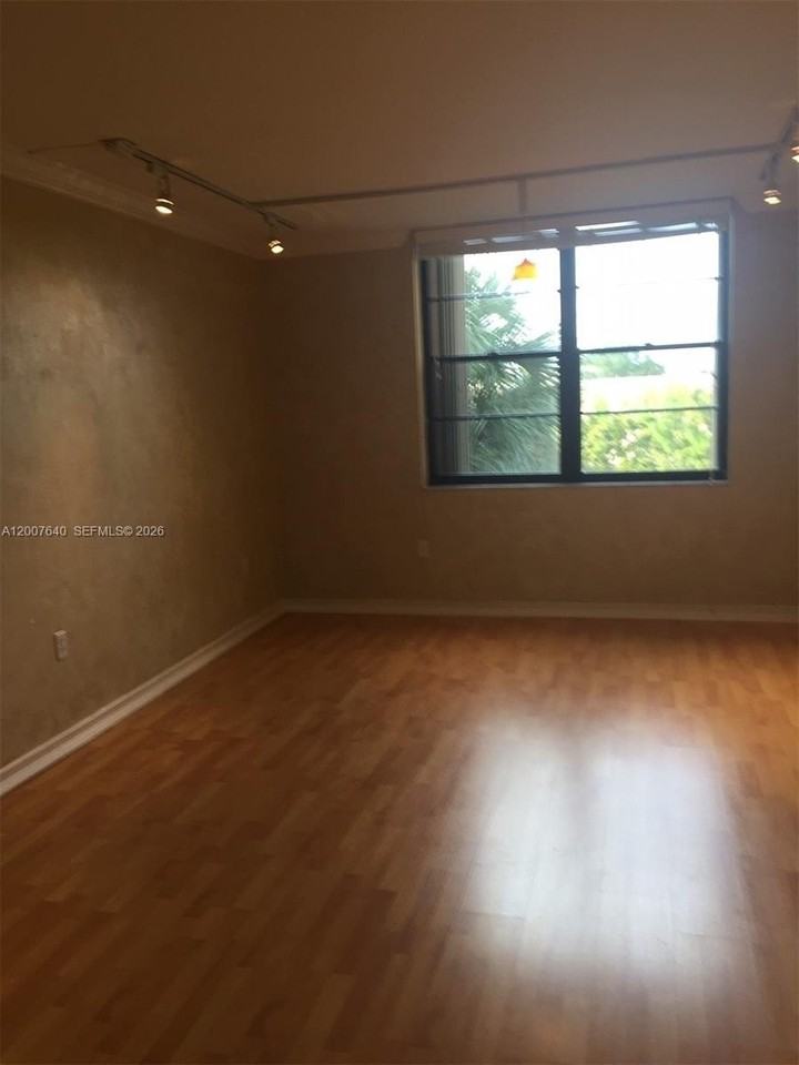 10825 Sw 112th Ave #307 - Photo 3 of 9