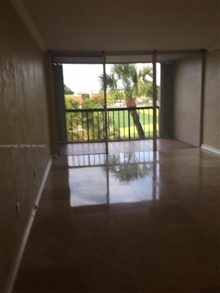 10825 Sw 112th Ave #307 - Photo 4 of 9
