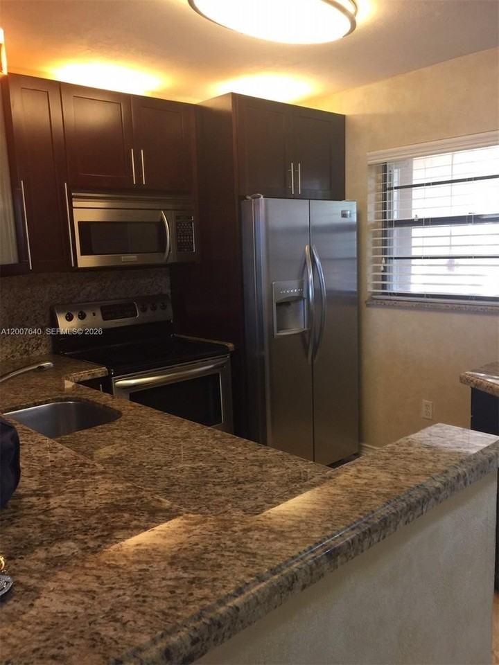 10825 Sw 112th Ave #307 - Photo 5 of 9