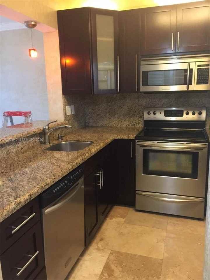 10825 Sw 112th Ave #307 - Photo 6 of 9